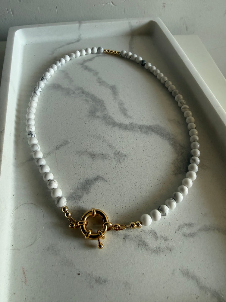 Gwyneth Necklace White