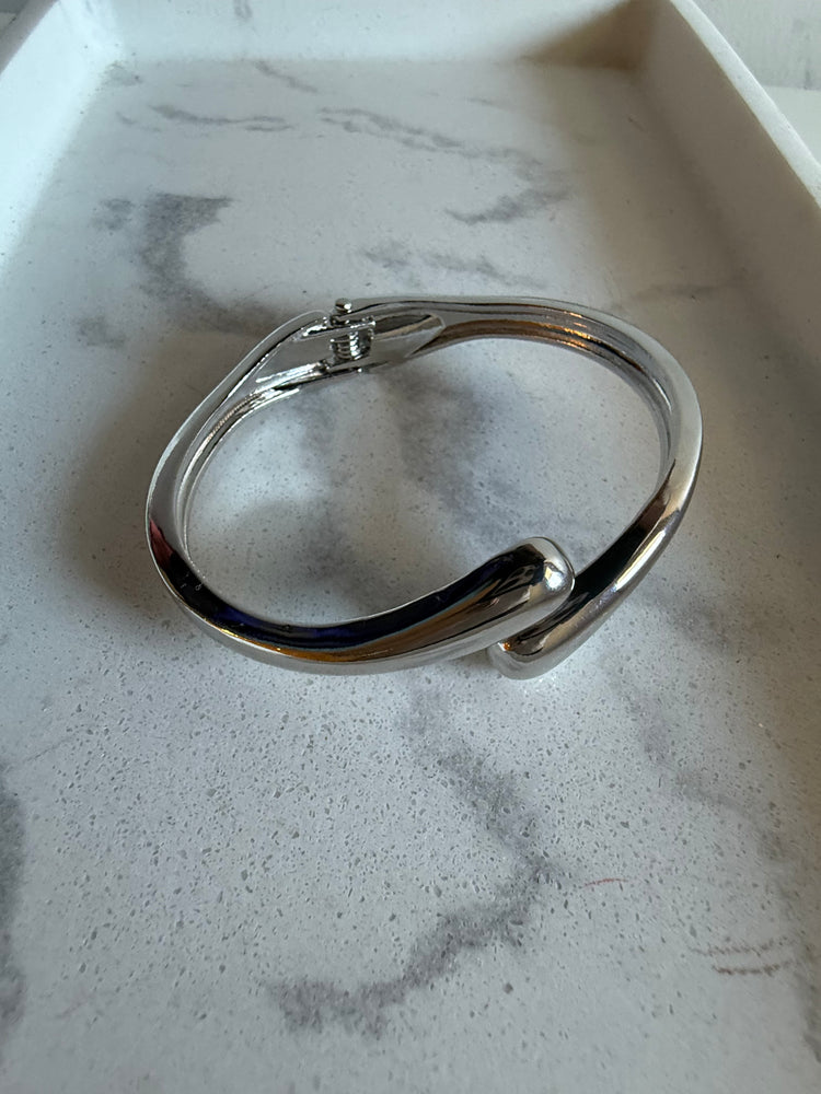 Fontaine Bangle