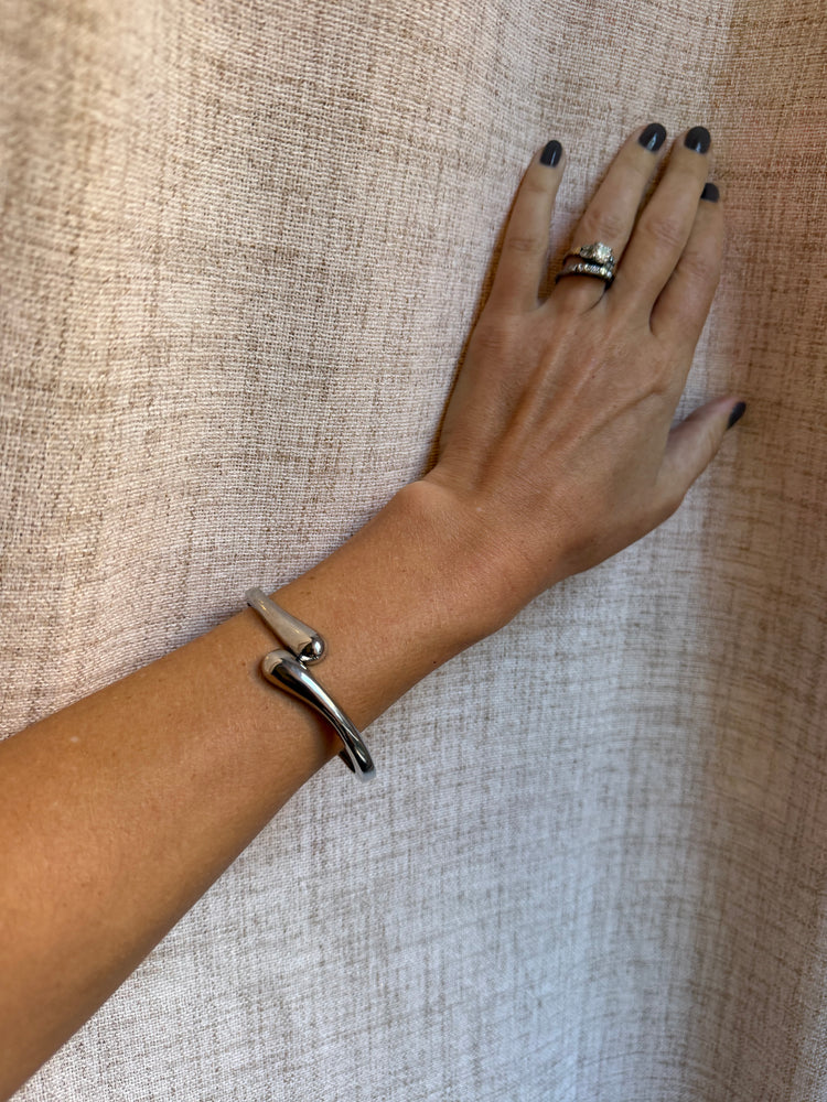 Fontaine Bangle