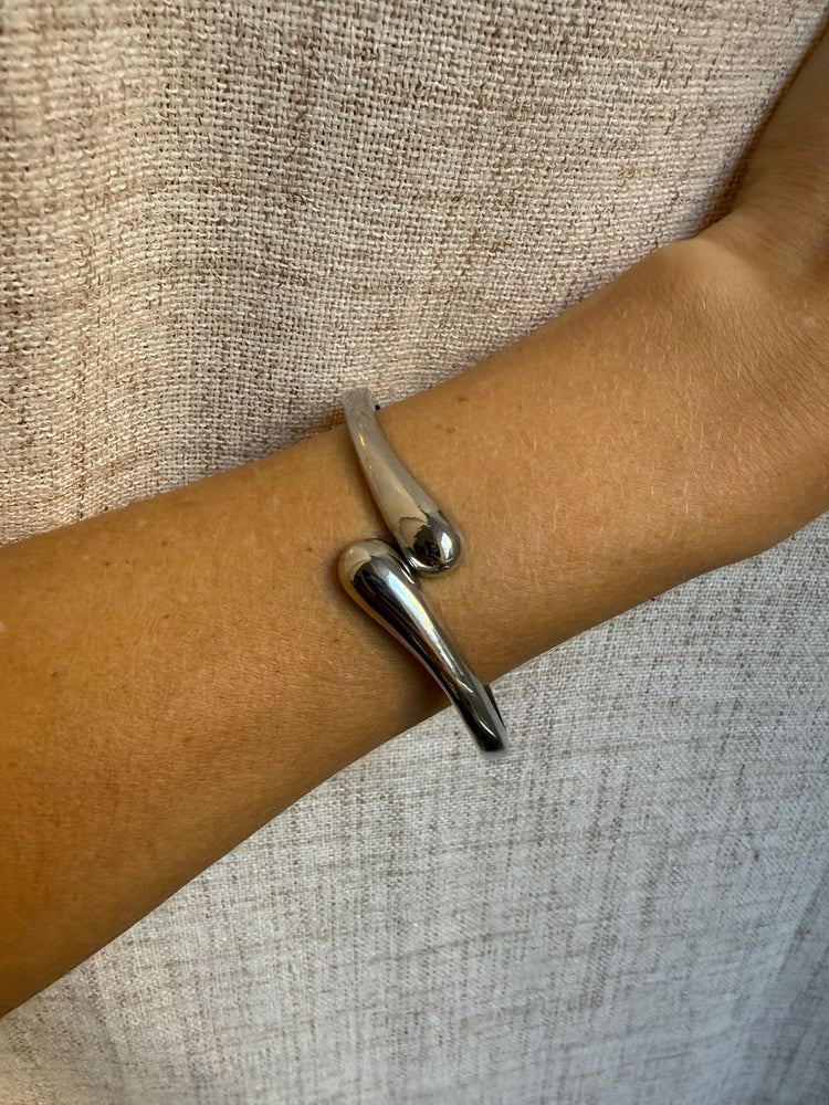 Fontaine Bangle